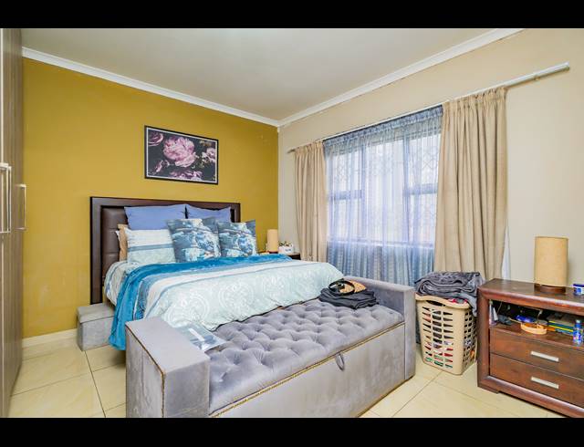 3 BEDROOM SECTIONAL TITLE FOR SALE IN MONTCLAIR